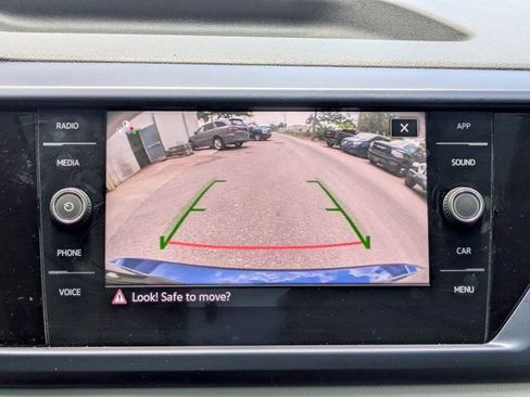 Used 2022 Volkswagen Taos SE w/ Panoramic Sunroof Package FWD image 22