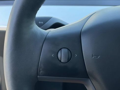 Used 2024 Tesla Model Y Long Range image 8