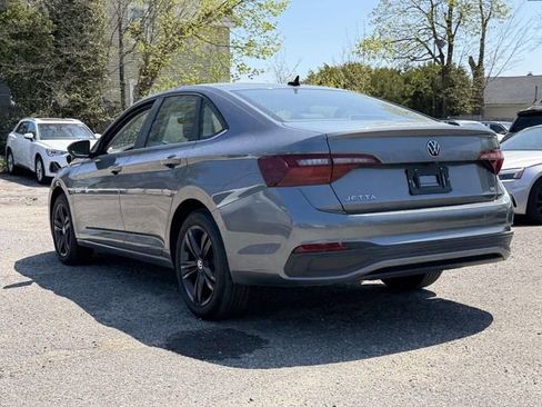 Used 2023 Volkswagen Jetta SE w/ Panoramic Sunroof Package FWD image 4