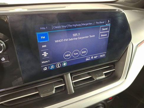 Used 2025 Chevrolet Trax RS w/ Sunroof Package image 18