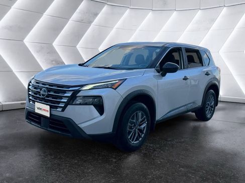 Used 2025 Nissan Rogue S image 3