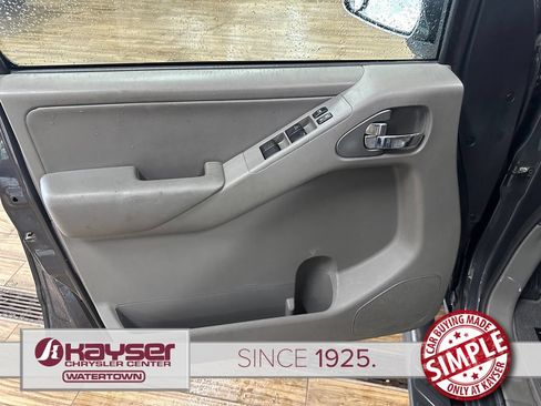 Used 2013 Nissan Frontier SL w/ Moonroof Pkg AWD/4WD image 10