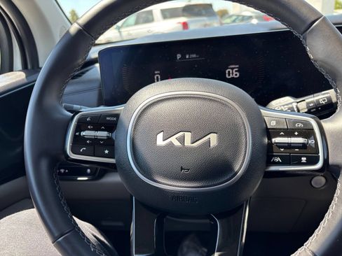 Used 2026 Kia Carnival FWD image 29