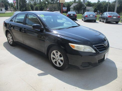 Used 2010 Toyota Camry LE FWD image 18