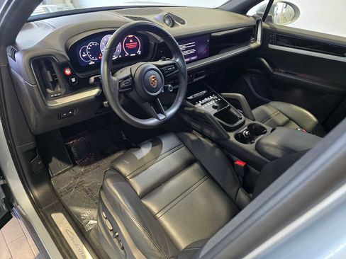 Used 2024 Porsche Cayenne image 4