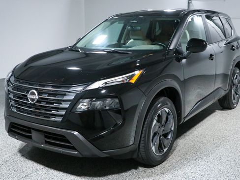 Used 2024 Nissan Rogue SV FWD image 31