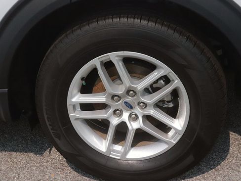 Used 2025 Ford Explorer Active w/ Active Comfort Package RWD image 8
