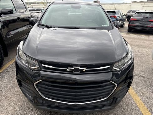 Used 2020 Chevrolet Trax LS w/ Tint and Cruise Package FWD image 5