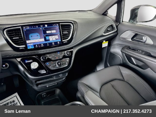 New 2027 Chrysler Pacifica Select FWD image 22