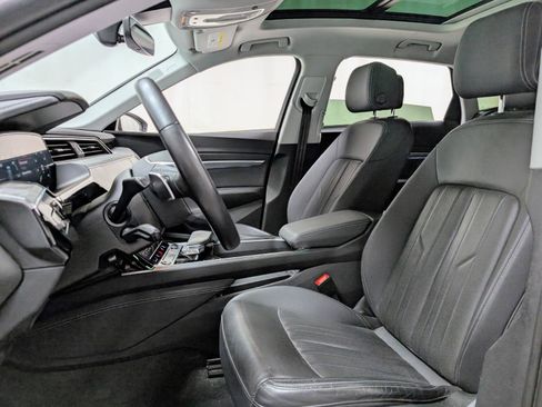 Used 2022 Audi e-tron Premium Plus w/ Premium Plus Package image 17