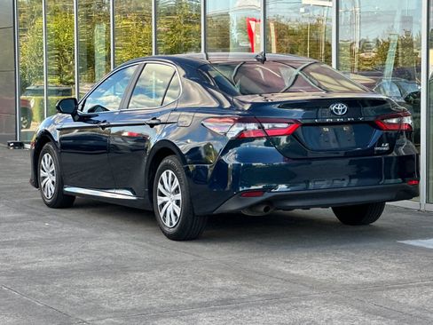 Used 2021 Toyota Camry LE FWD image 5