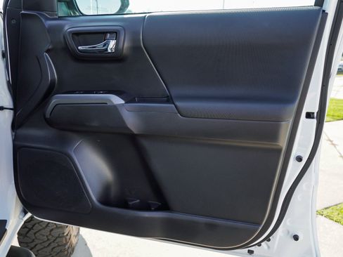 Certified 2023 Toyota Tacoma TRD Off-Road AWD/4WD image 27