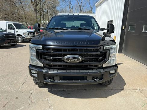 Used 2022 Ford F250 XLT w/ Black Appearance Package AWD/4WD image 3