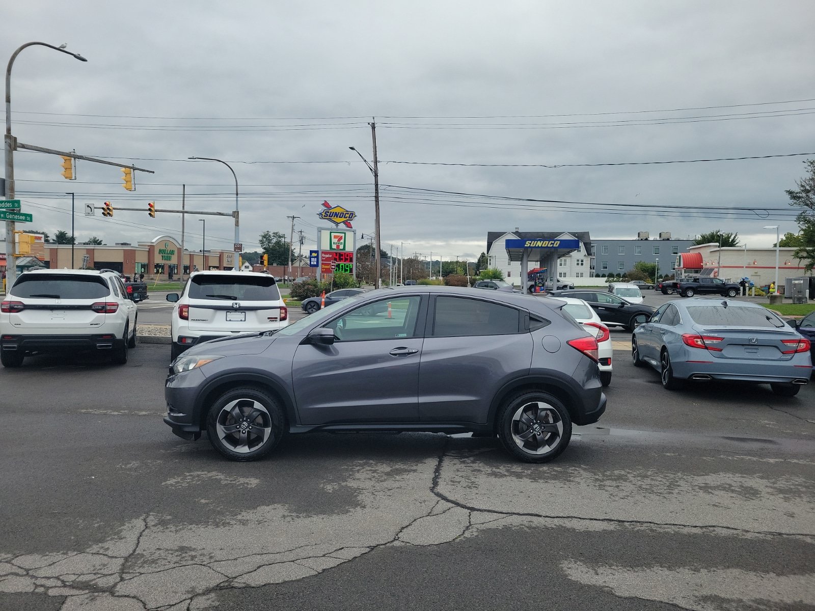 Used 2018 Honda HR-V EX image 2
