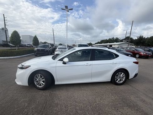 Used 2026 Toyota Camry LE FWD image 8