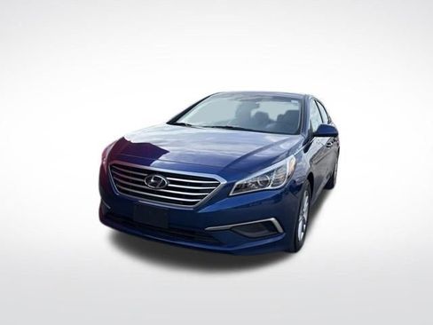 Used 2017 Hyundai Sonata SE image 2