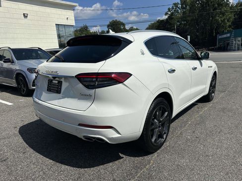 Used 2021 Maserati Levante image 3