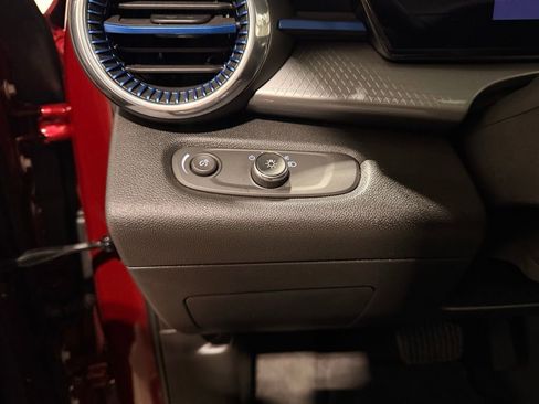 Used 2025 Chevrolet Trax LT w/ LT Convenience Package image 13