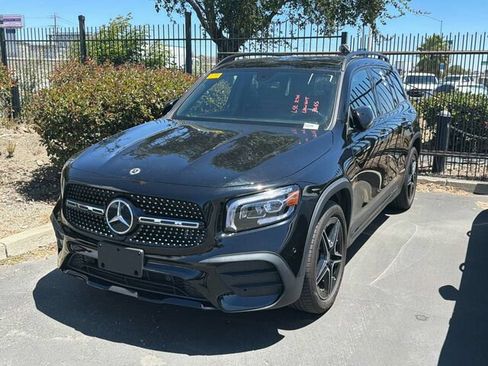 Used 2023 Mercedes-Benz GLB 250 image 2