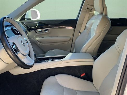 Used 2018 Volvo XC90 T6 Momentum w/ Convenience Package image 19