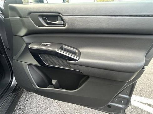 Used 2025 Nissan Pathfinder SV image 20