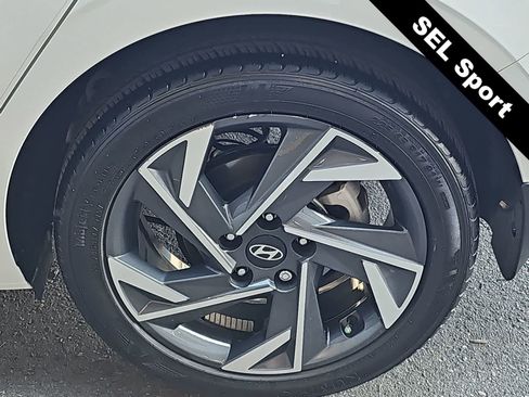 Used 2025 Hyundai Elantra Sport FWD image 12