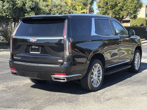 Used 2024 Cadillac Escalade Premium Luxury image 4