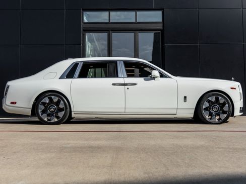 Used 2022 Rolls-Royce Phantom Extended Wheelbase image 12