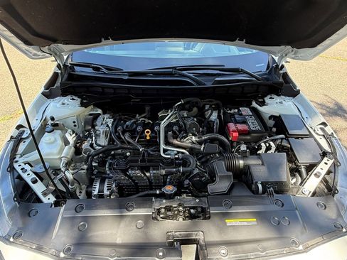 Used 2025 Nissan Altima 2.5 SV FWD image 32