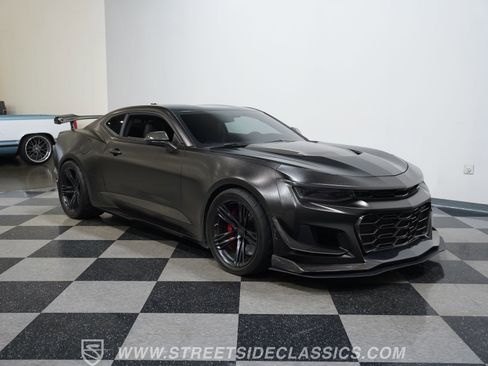Used 2019 Chevrolet Camaro ZL1 RWD image 16