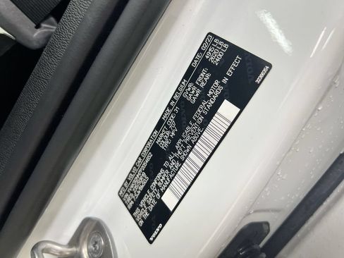 Used 2023 Volvo XC40 B4 Ultimate FWD image 28