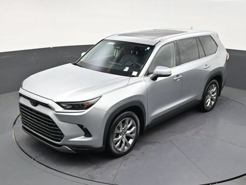Used 2024 Toyota Grand Highlander FWD image 11