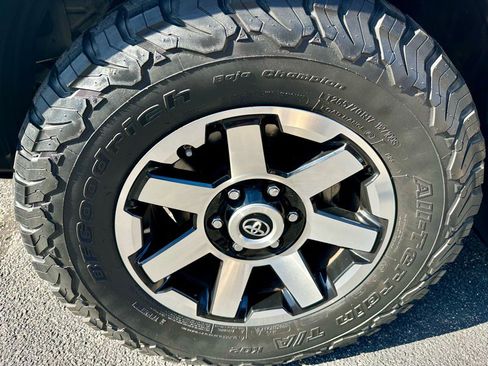 Used 2018 Toyota 4Runner 4WD image 33