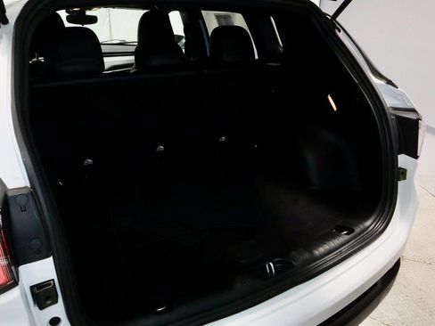 Used 2025 Jeep Compass Latitude image 12