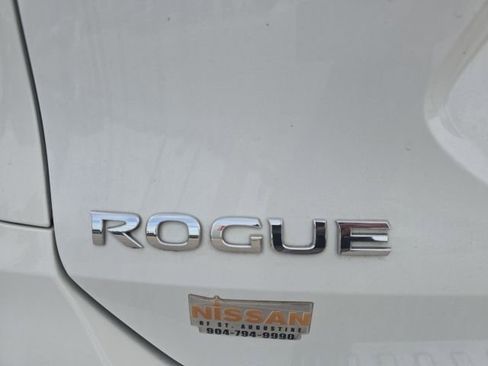 Used 2017 Nissan Rogue S w/ S Appearance Package FWD image 6