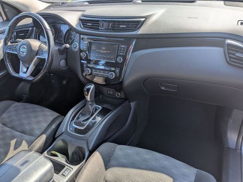 Used 2021 Nissan Rogue Sport SV image 24