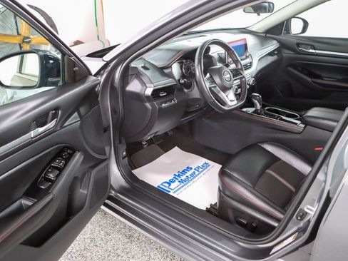Used 2024 Nissan Altima 2.5 SR FWD image 3