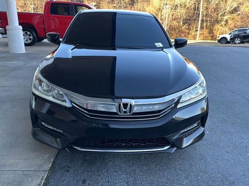 Used 2017 Honda Accord Sport image 7
