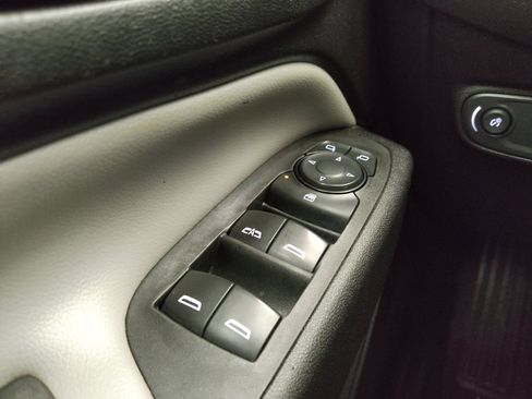 Used 2020 Chevrolet Equinox LS image 27