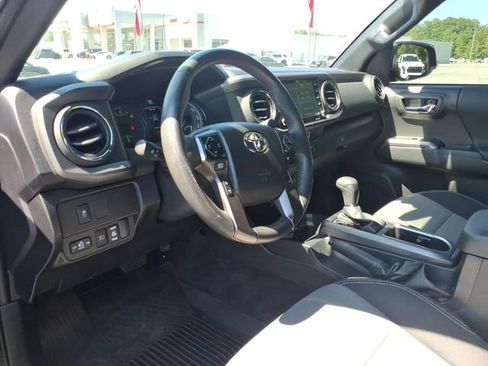 Used 2022 Toyota Tacoma TRD Off-Road w/ Technology Package RWD image 14
