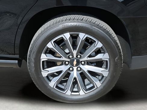 Used 2025 Chevrolet Tahoe High Country AWD/4WD image 9