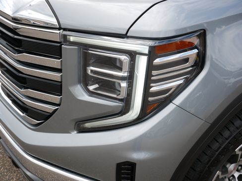 Used 2024 GMC Sierra 1500 SLT AWD/4WD image 16