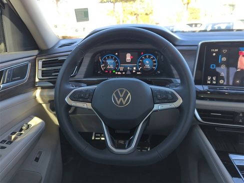 Used 2025 Volkswagen Atlas SEL Premium R-Line image 25