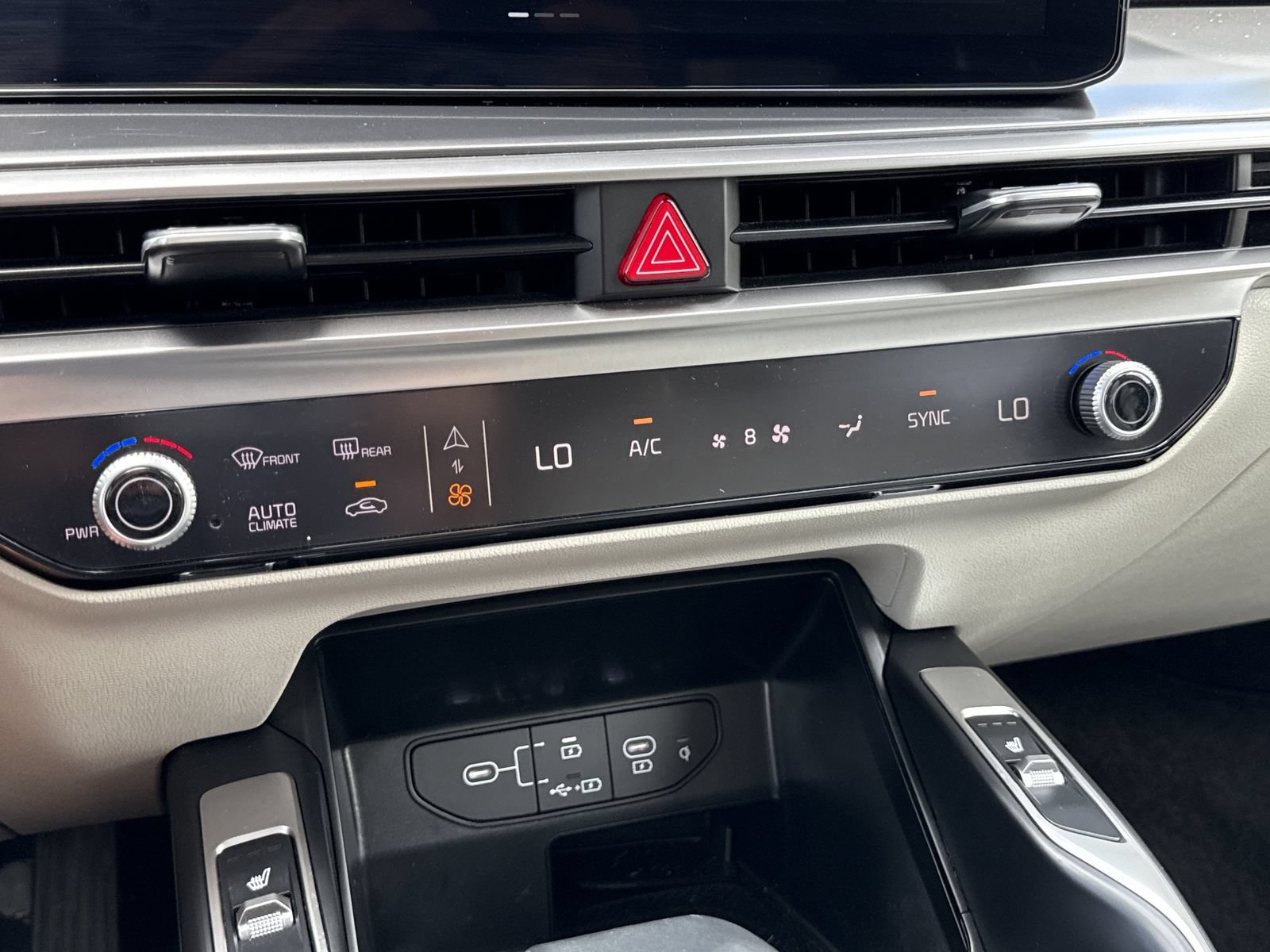 Used 2024 Kia Sorento S FWD image 29
