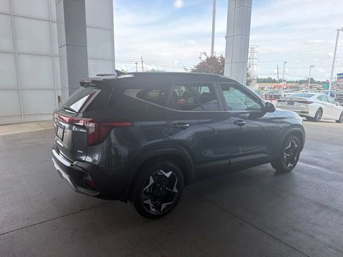 Used 2024 Kia Seltos EX AWD/4WD image 5