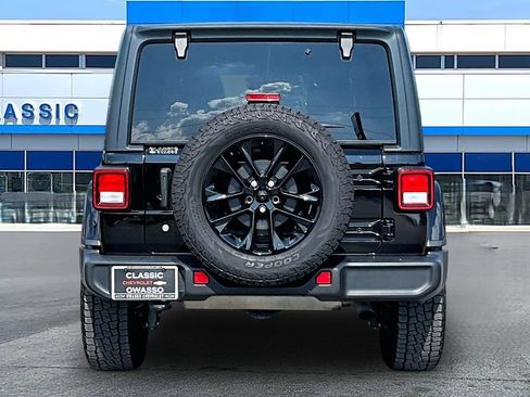 Used 2020 Jeep Wrangler Unlimited Sahara AWD/4WD image 4