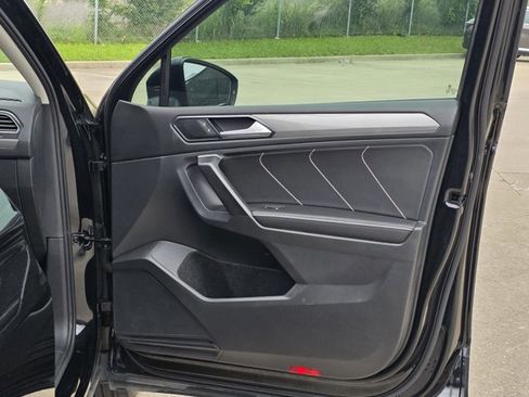 Used 2022 Volkswagen Tiguan SE image 5