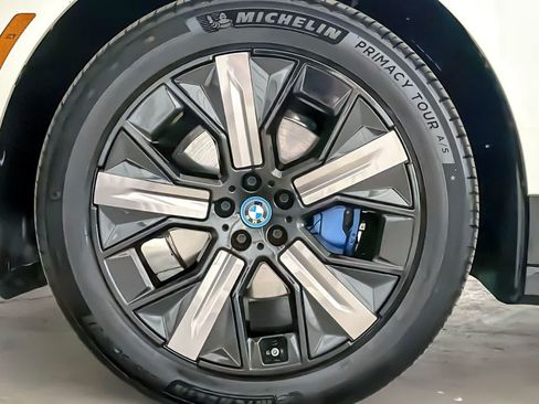 Used 2024 BMW iX xDrive50 w/ Premium Package AWD/4WD image 27