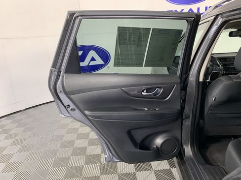 Used 2020 Nissan Rogue SV w/ Premium Package image 30