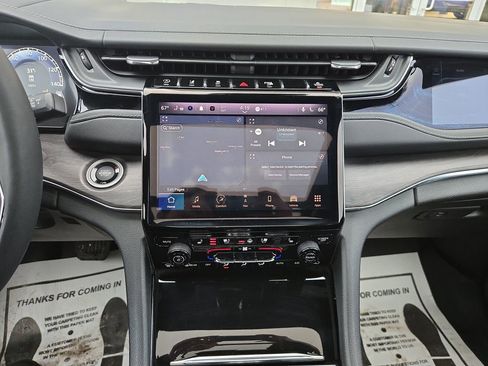 Used 2023 Jeep Grand Cherokee Overland w/ Luxury Tech Group IV image 23